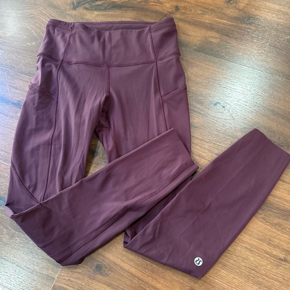 Lululemon Crop Capri Leggings Size 4 Side Pockets Burgundy - Picture 1 of 8
